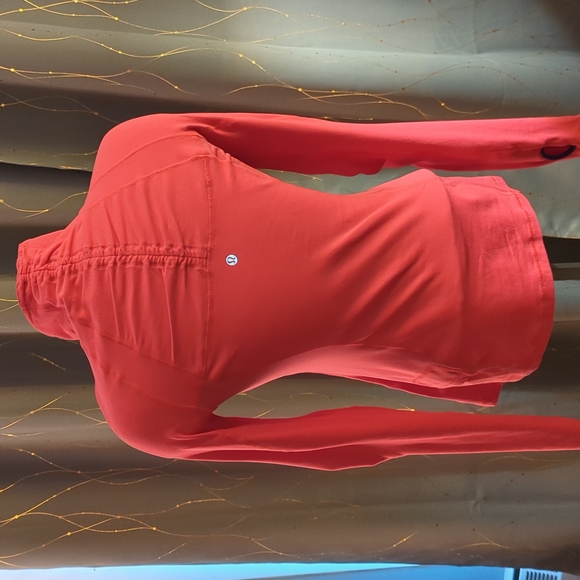 Pink ruched Lululemon long sleeve top size 6 - Picture 2 of 2